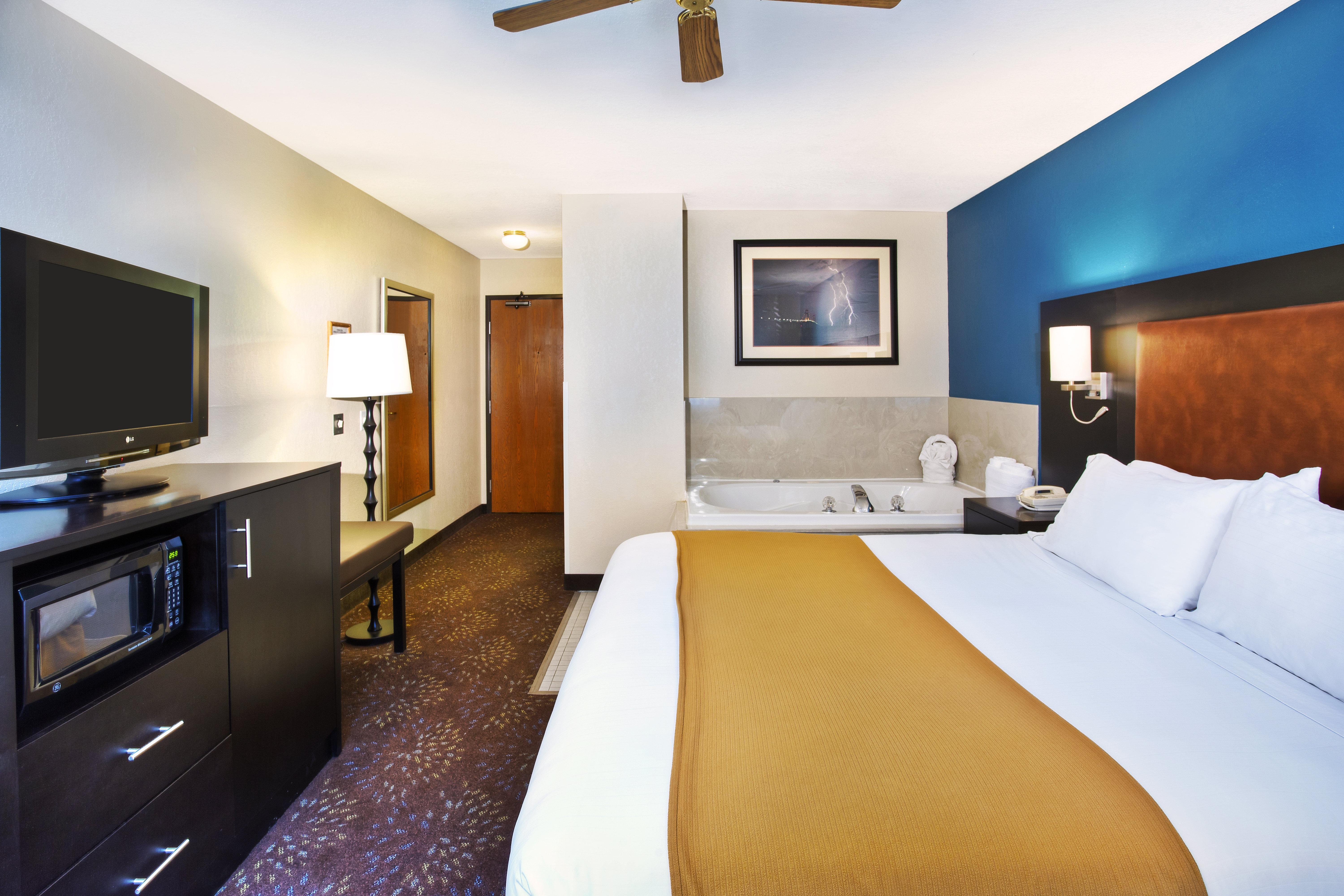 Holiday Inn Express Mackinaw City By Ihg Экстерьер фото