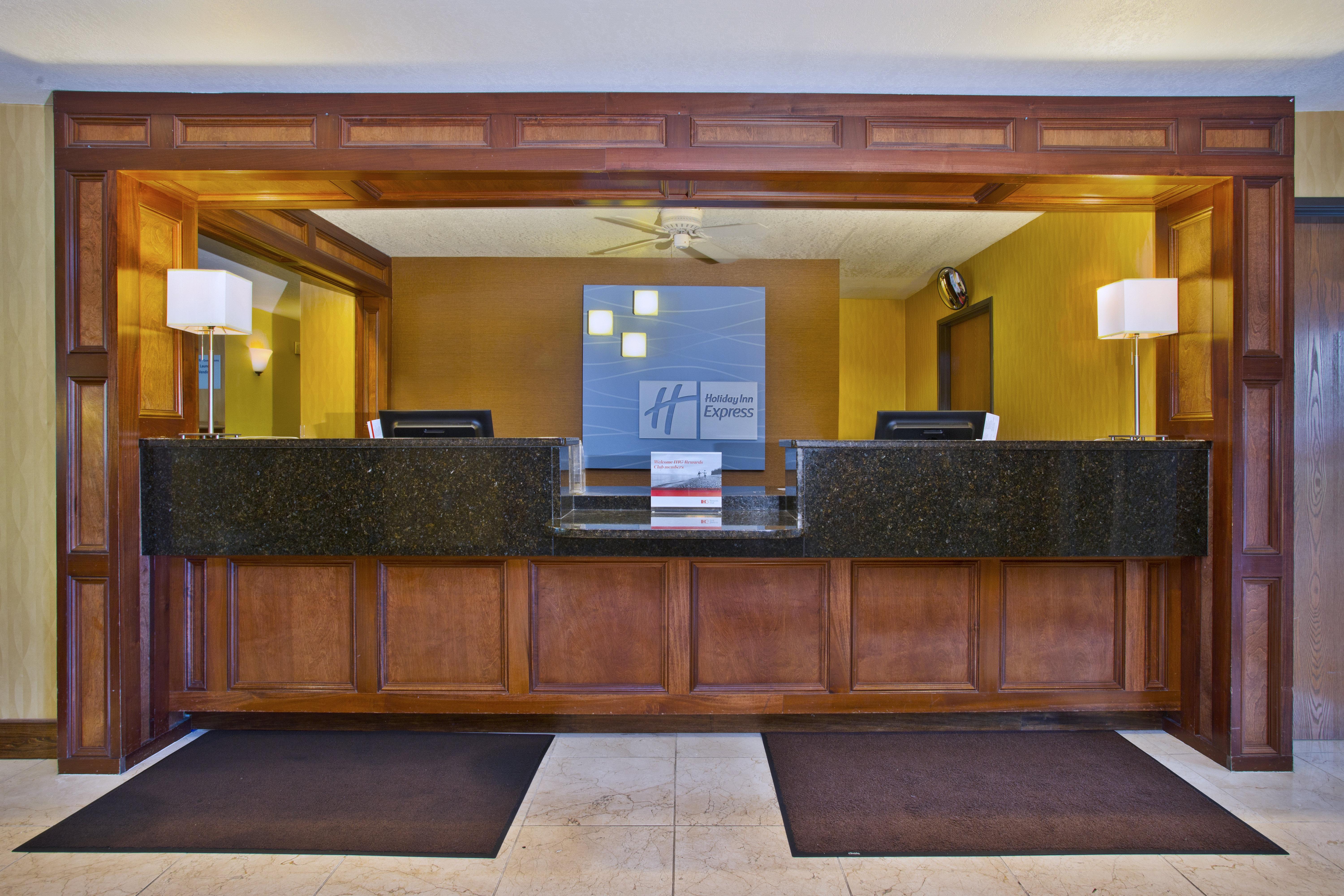 Holiday Inn Express Mackinaw City By Ihg Экстерьер фото