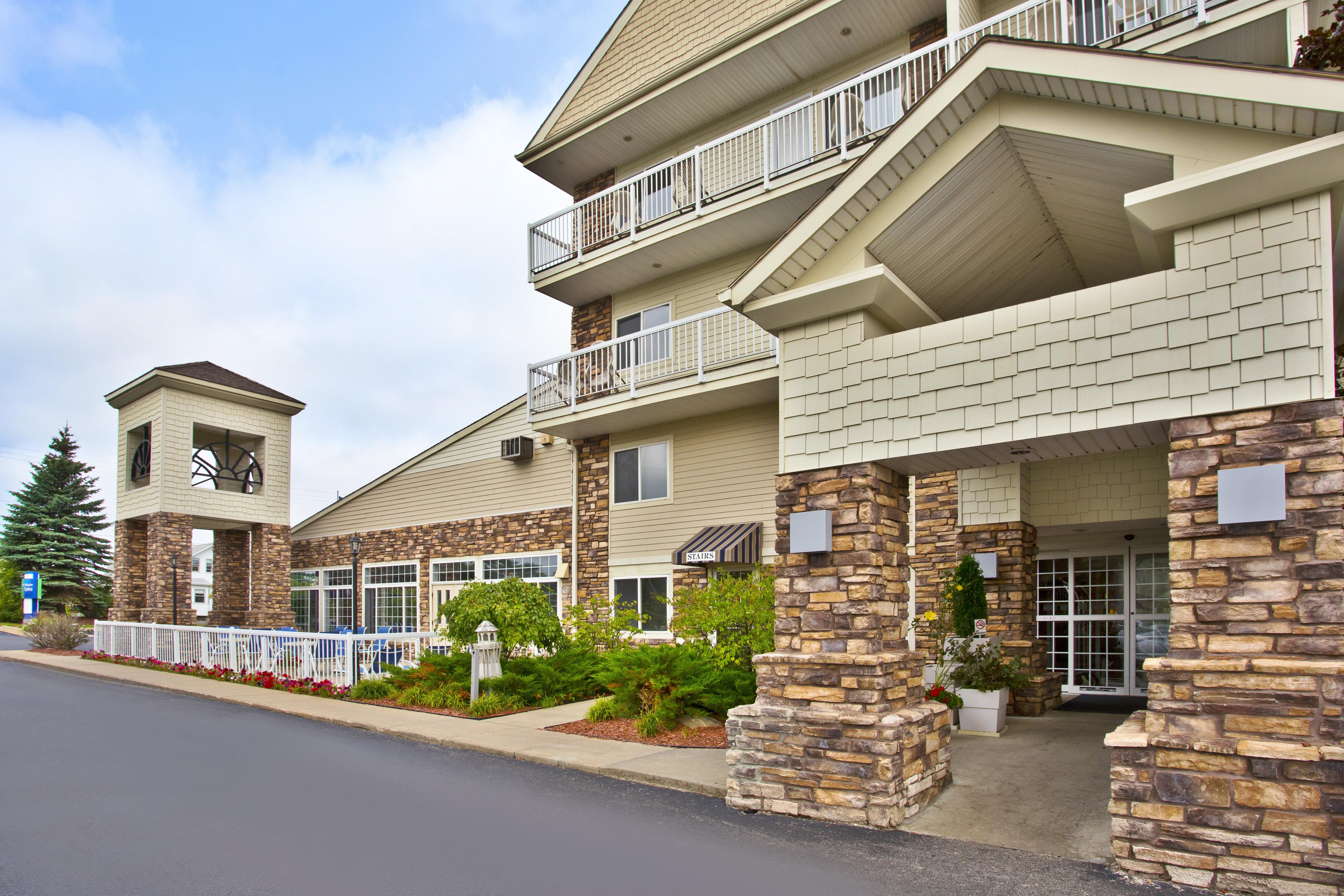 Holiday Inn Express Mackinaw City By Ihg Экстерьер фото