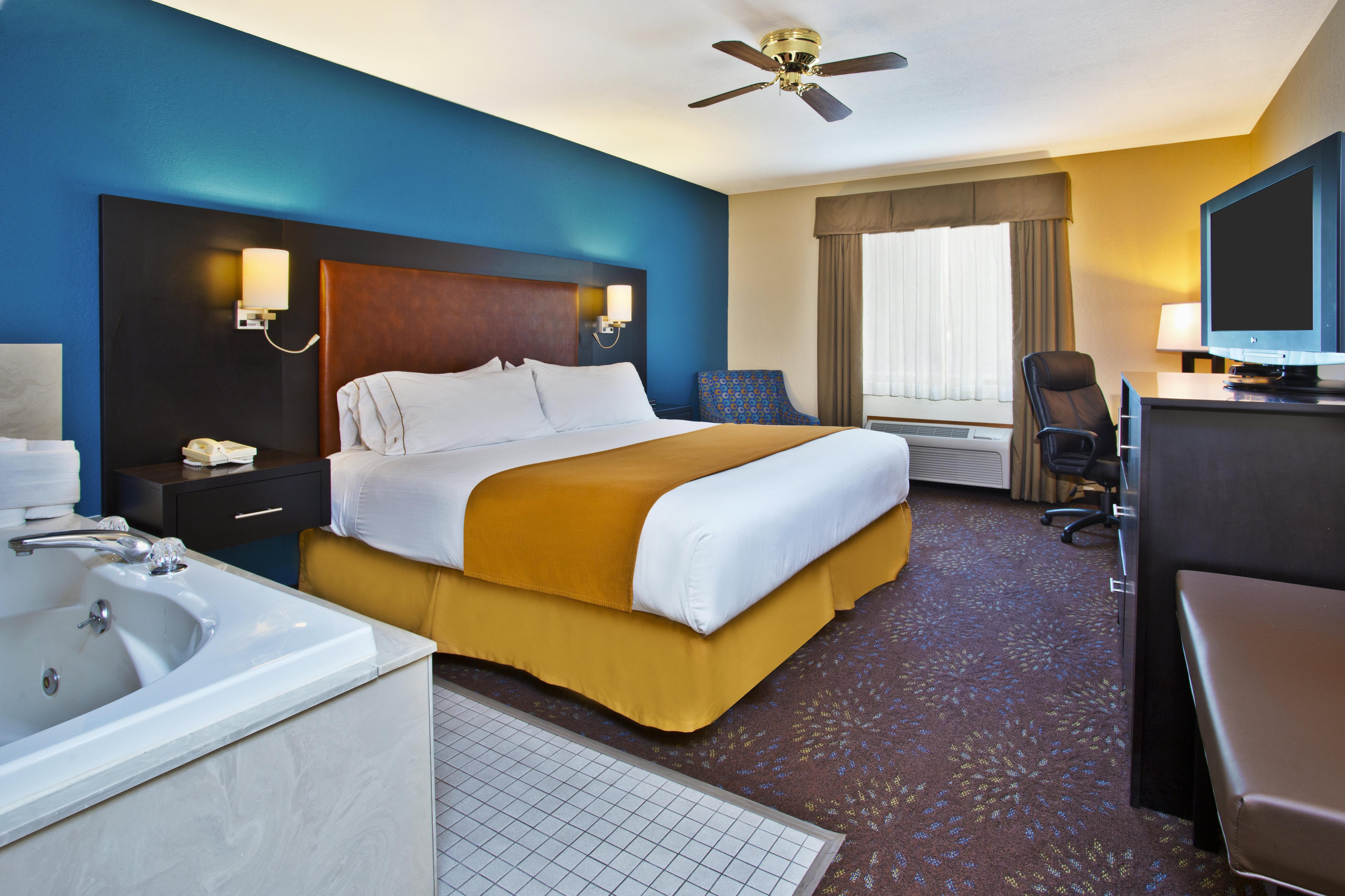 Holiday Inn Express Mackinaw City By Ihg Экстерьер фото