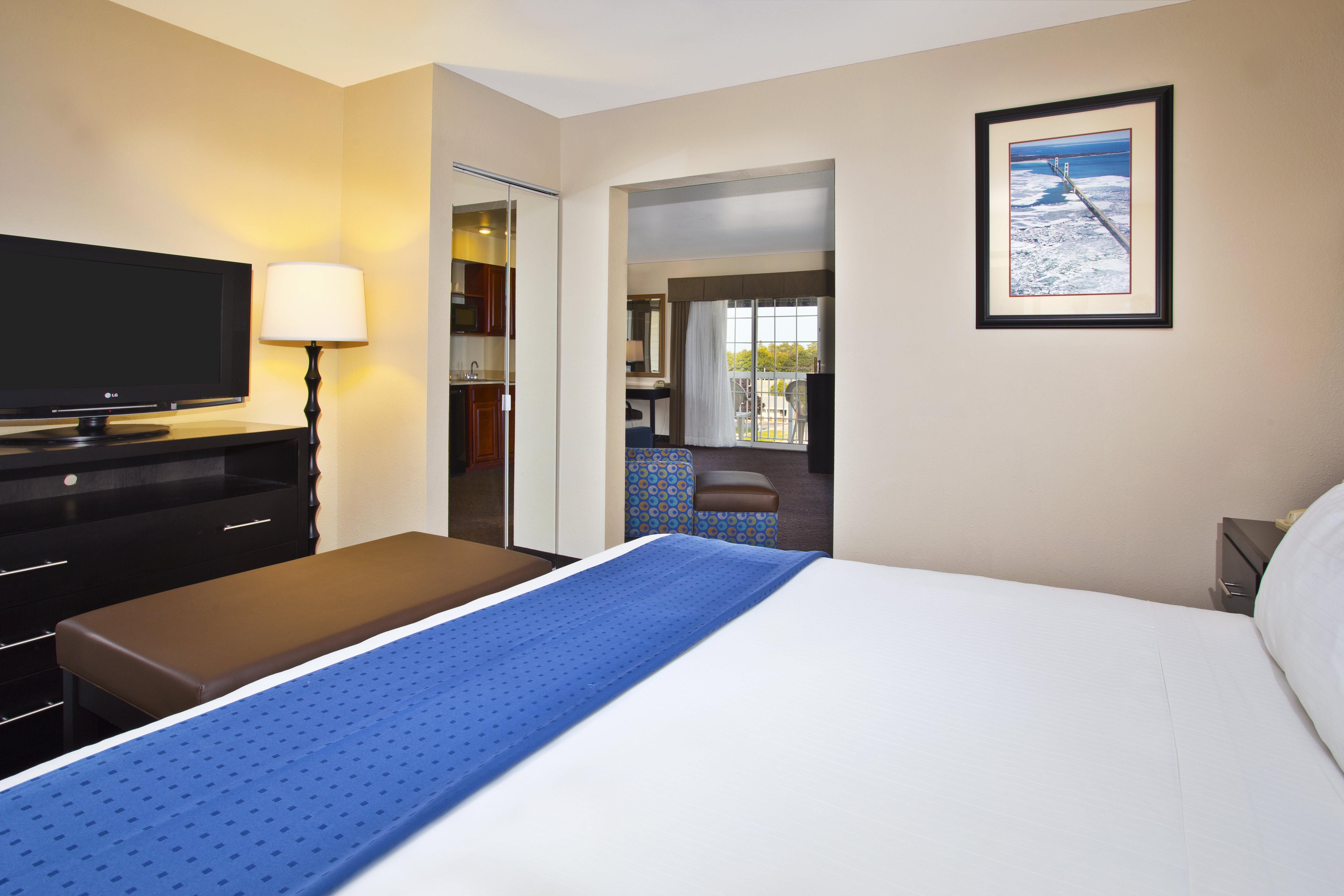 Holiday Inn Express Mackinaw City By Ihg Экстерьер фото