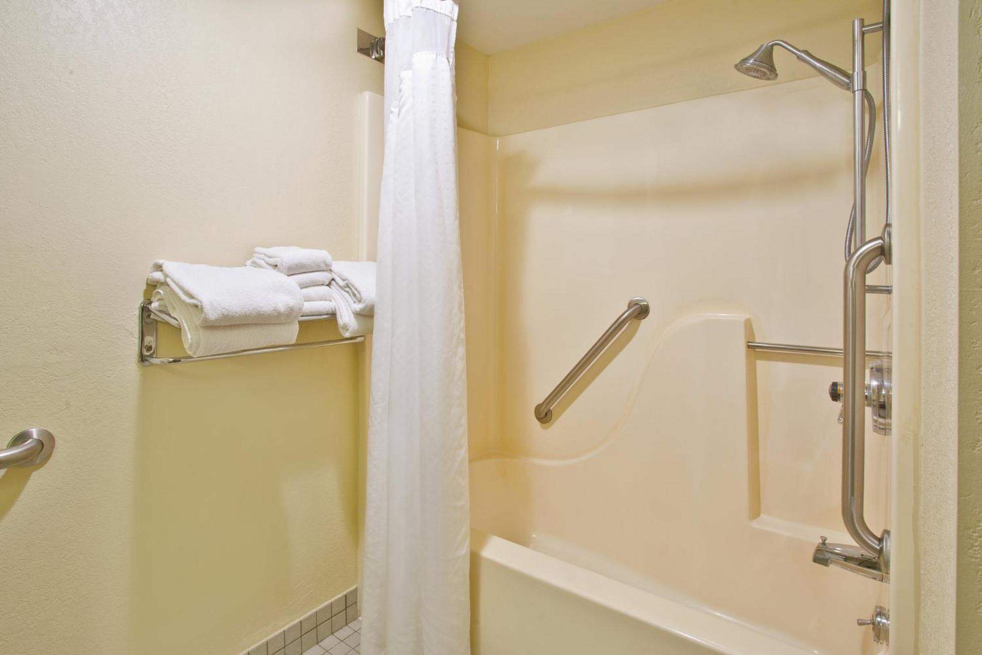 Holiday Inn Express Mackinaw City By Ihg Экстерьер фото