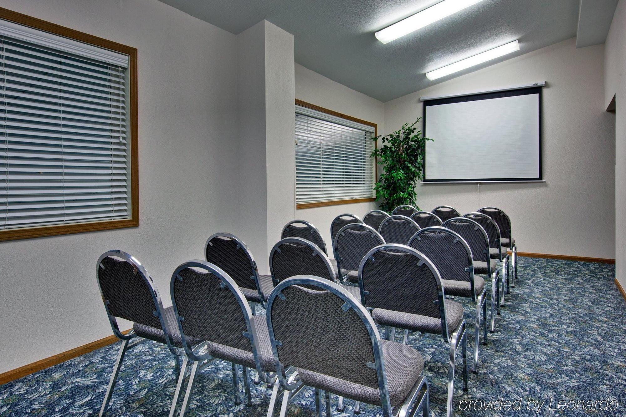 Holiday Inn Express Mackinaw City By Ihg Удобства фото