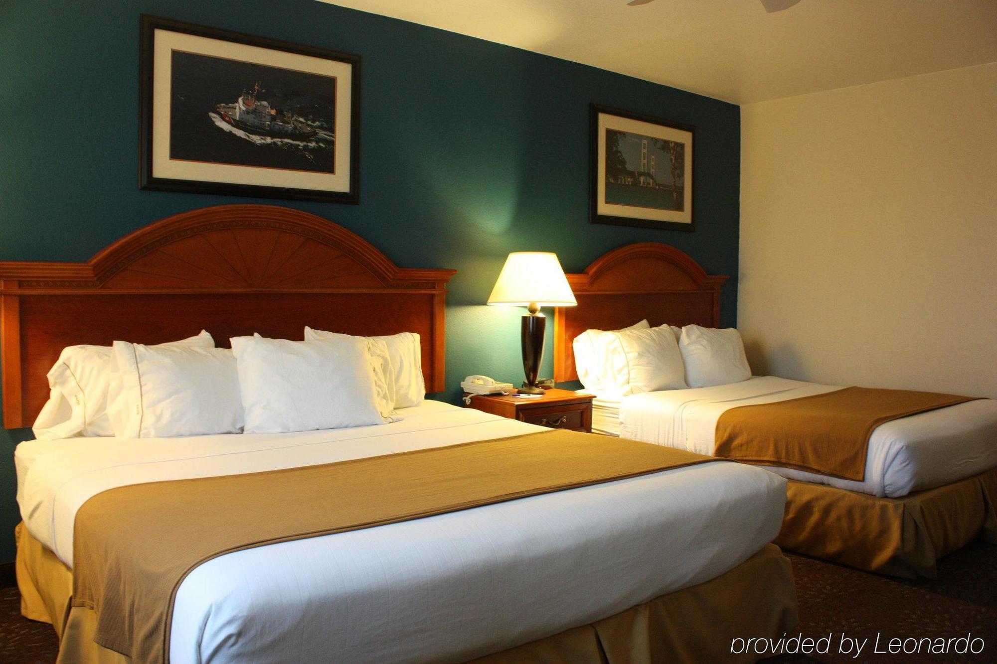 Holiday Inn Express Mackinaw City By Ihg Экстерьер фото