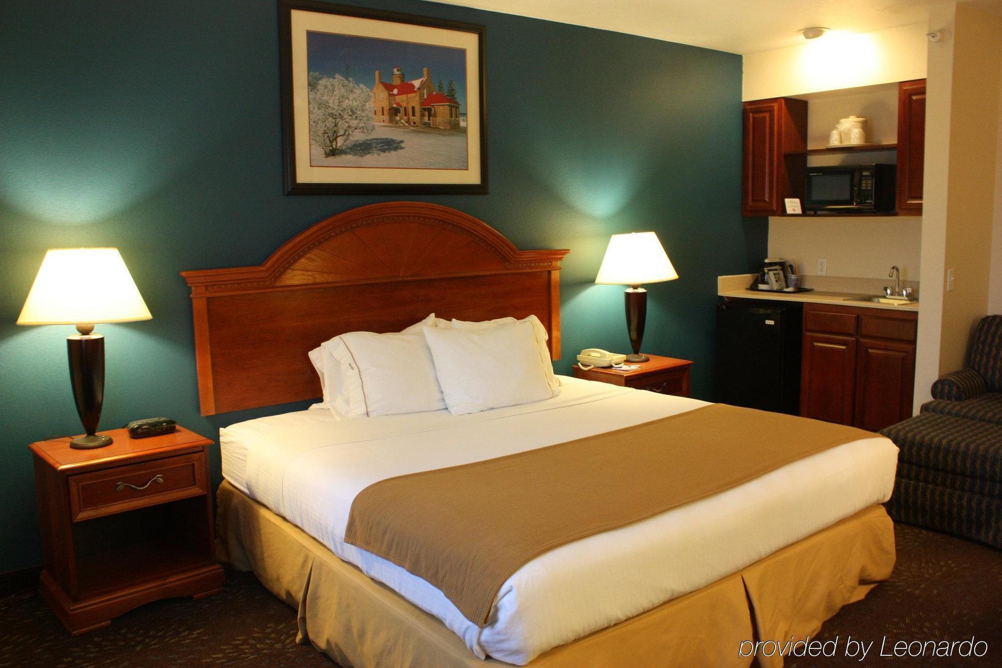 Holiday Inn Express Mackinaw City By Ihg Экстерьер фото