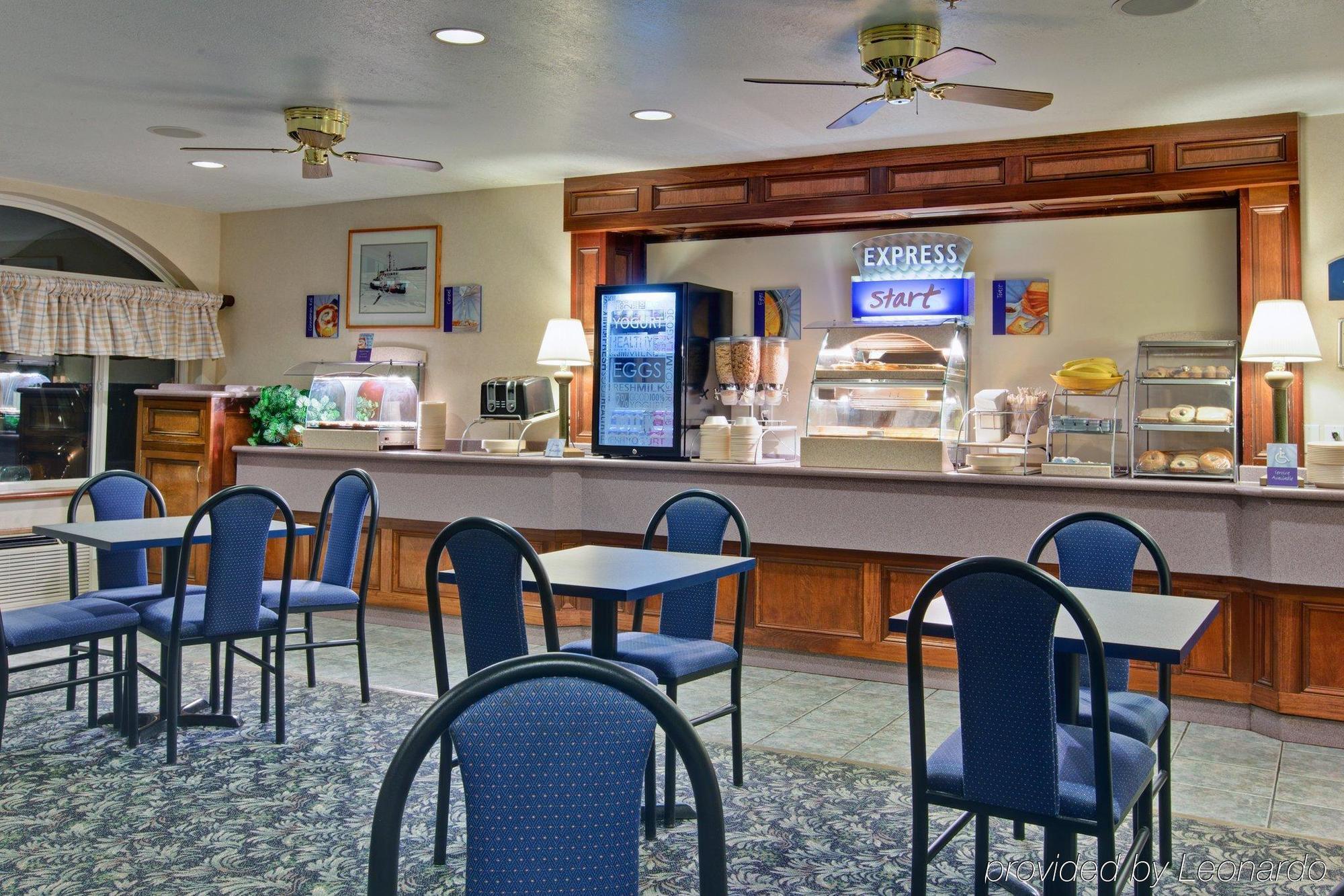 Holiday Inn Express Mackinaw City By Ihg Экстерьер фото