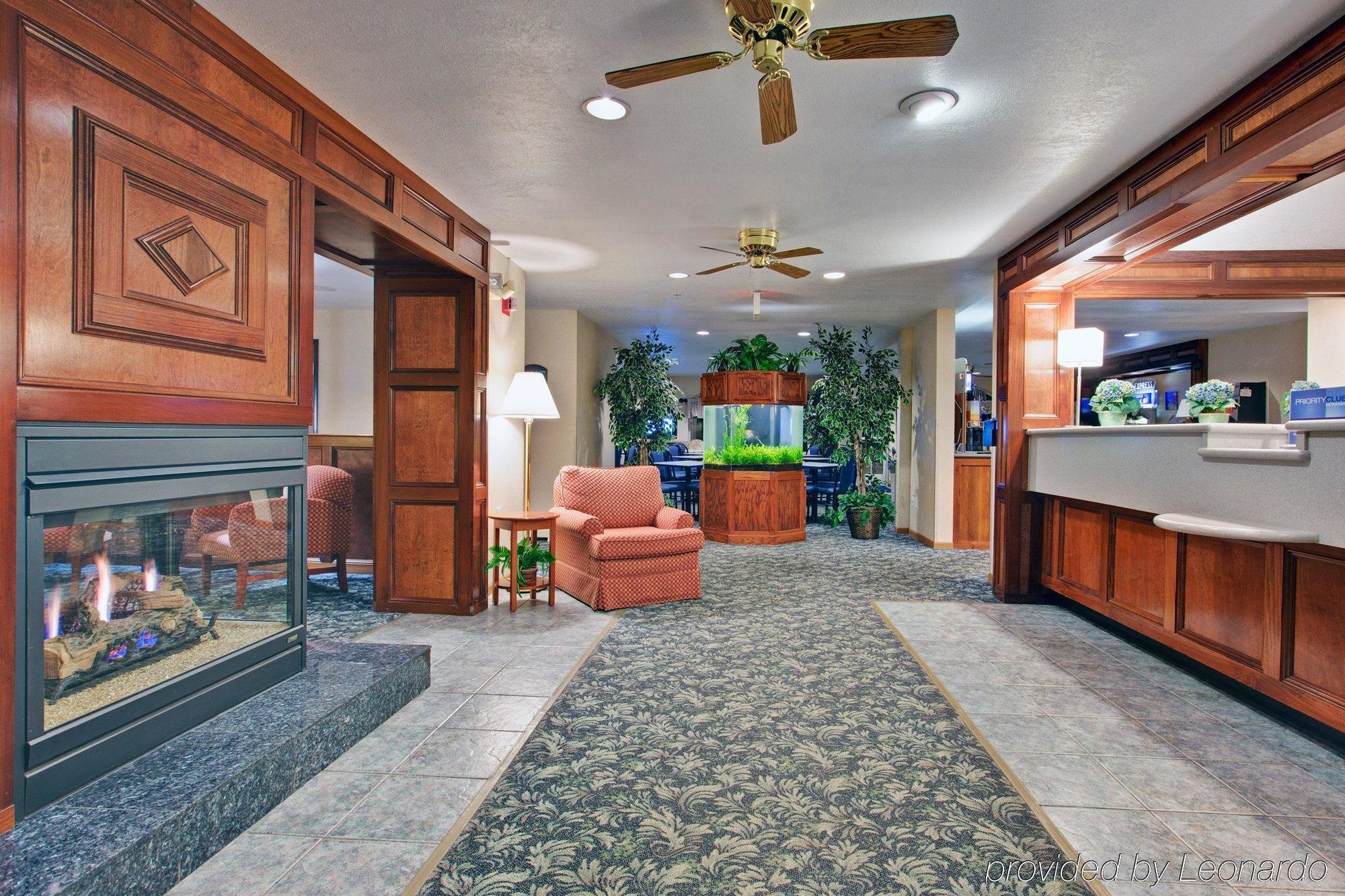 Holiday Inn Express Mackinaw City By Ihg Экстерьер фото