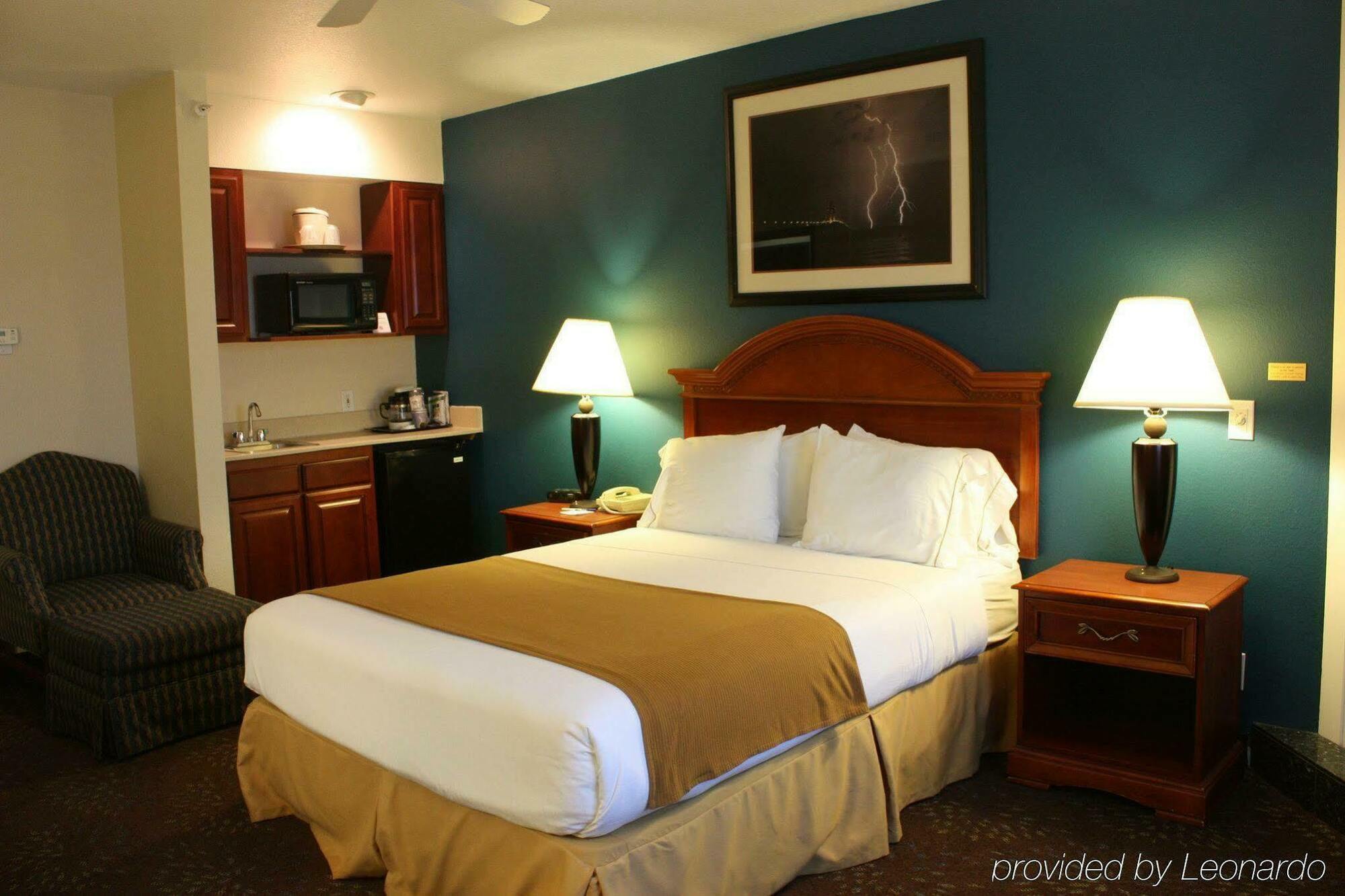 Holiday Inn Express Mackinaw City By Ihg Экстерьер фото