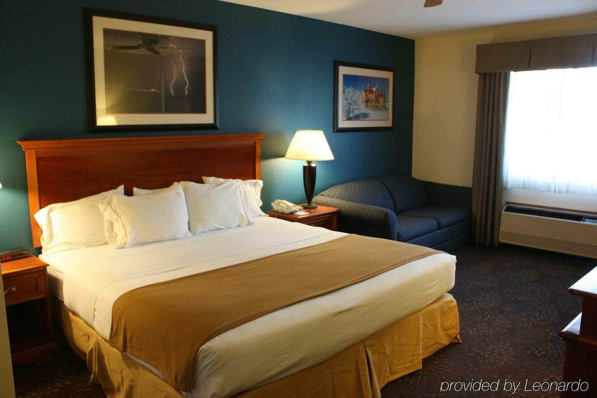 Holiday Inn Express Mackinaw City By Ihg Экстерьер фото