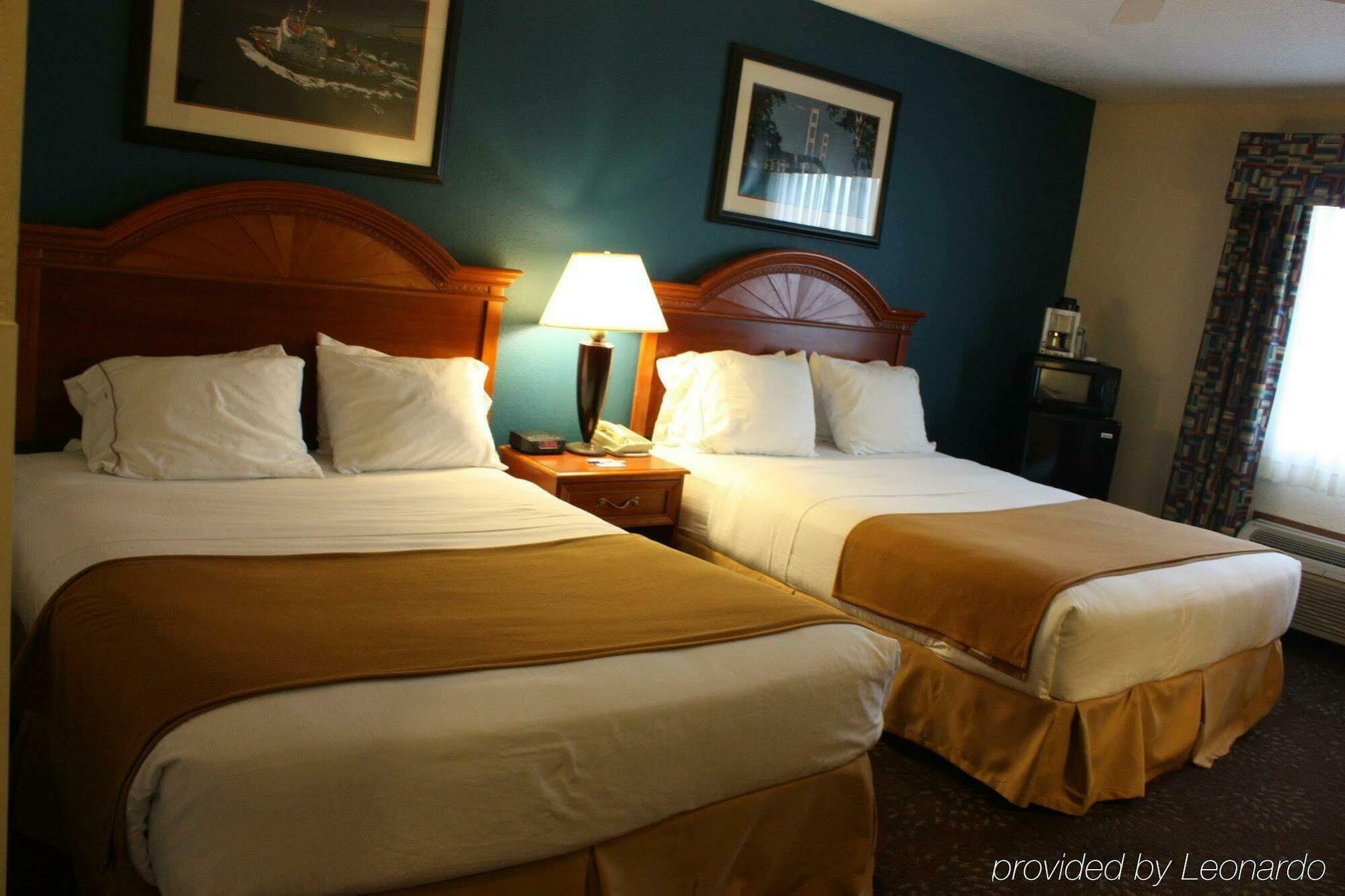 Holiday Inn Express Mackinaw City By Ihg Экстерьер фото