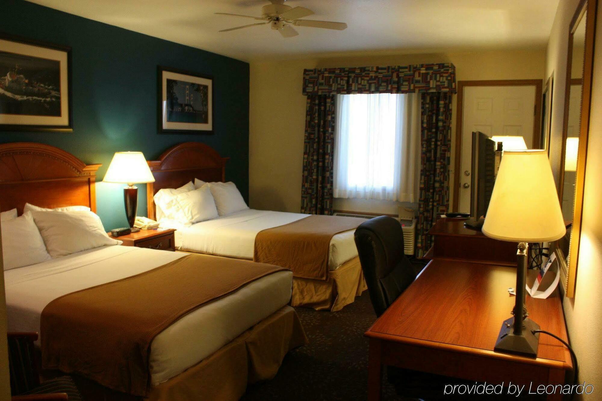 Holiday Inn Express Mackinaw City By Ihg Экстерьер фото