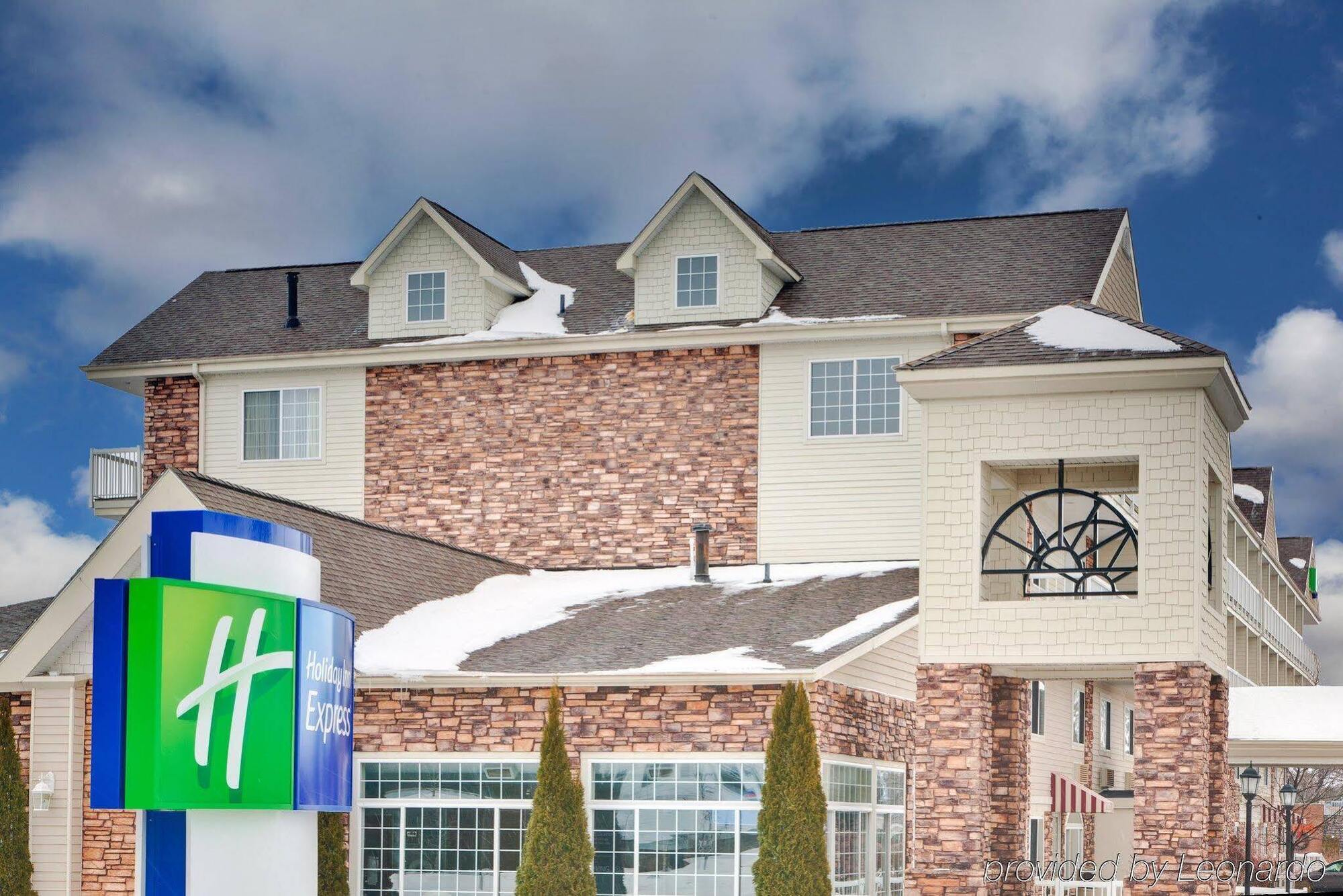 Holiday Inn Express Mackinaw City By Ihg Экстерьер фото
