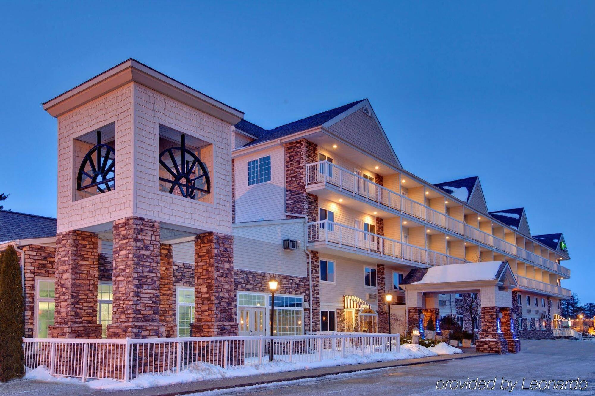 Holiday Inn Express Mackinaw City By Ihg Экстерьер фото