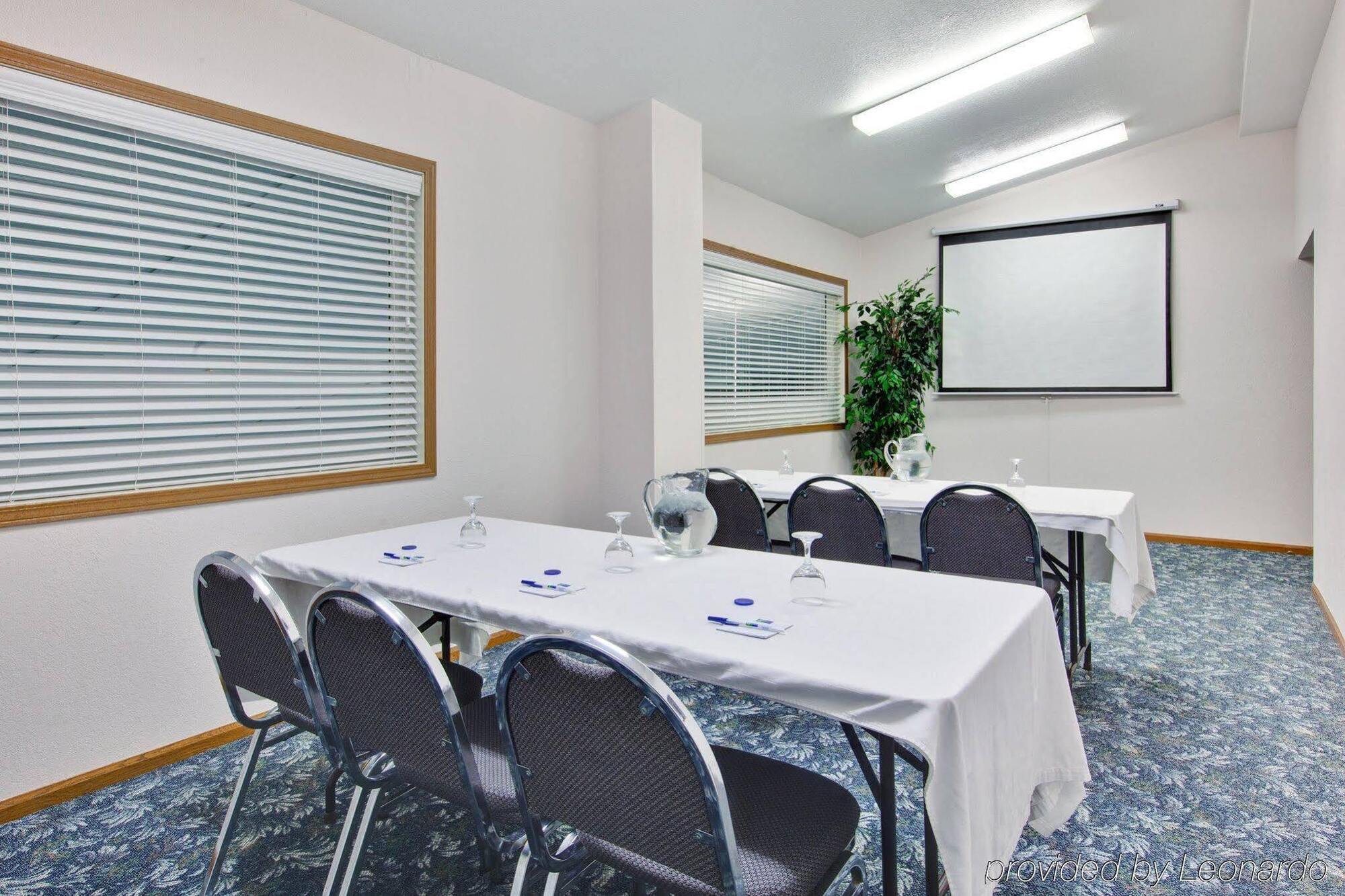Holiday Inn Express Mackinaw City By Ihg Экстерьер фото