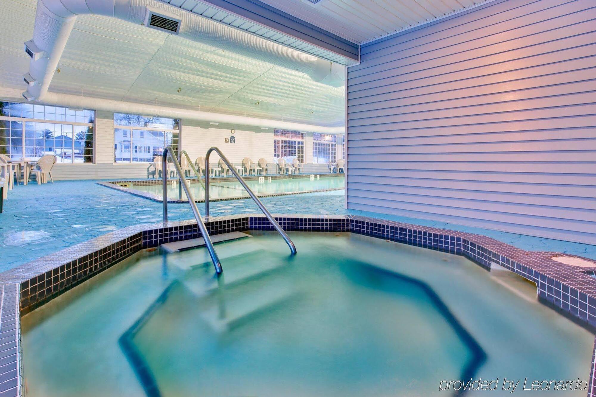 Holiday Inn Express Mackinaw City By Ihg Экстерьер фото